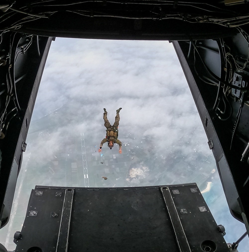 Marines with the MRF Conduct Para Operations on Ie Shima