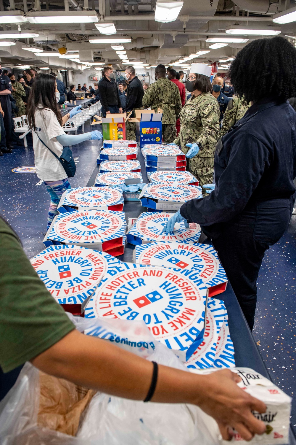 The USO Supports USS America (LHA 6) Sailors