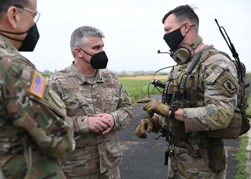 Lt. Gen. Kirk Smith visits NAS Sigonella