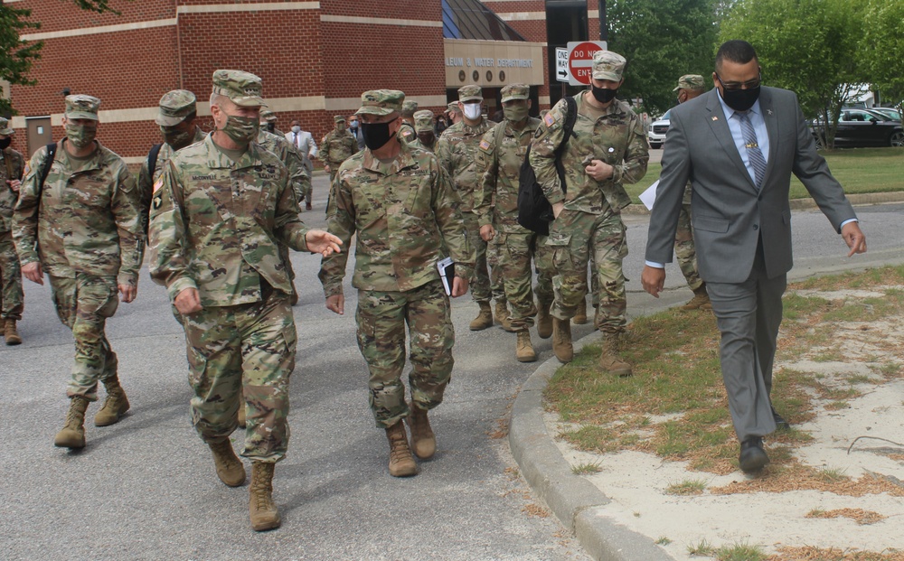 CSA tours Fort Lee, provides advice to young leaders