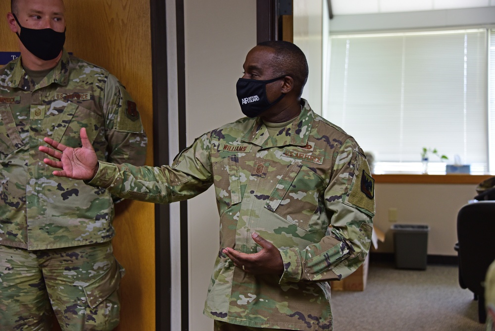 ANG Command Chief Master Sgt. visits Tennessee Airmen