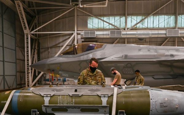 33rd AMXS April Quarterly Weapons Load Competition