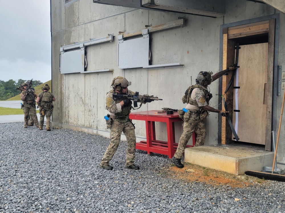 Green Berets refine skills during direct action training