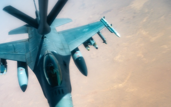 F-16s refueled over CENTCOM AOR