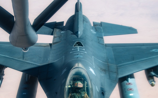 F-16s refueled over CENTCOM AOR