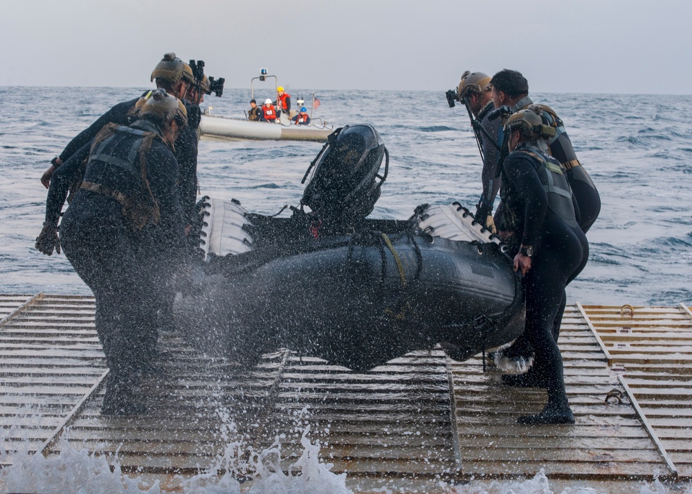 11th MEU Marines conduct CRRC training