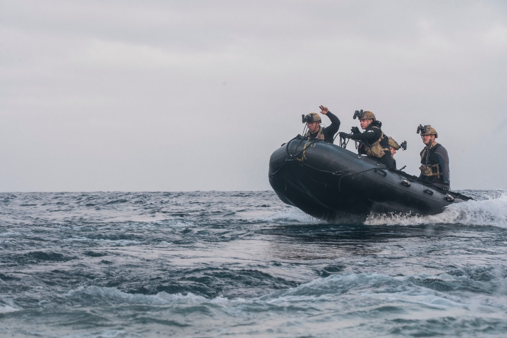 11th MEU Marines conduct CRRC training