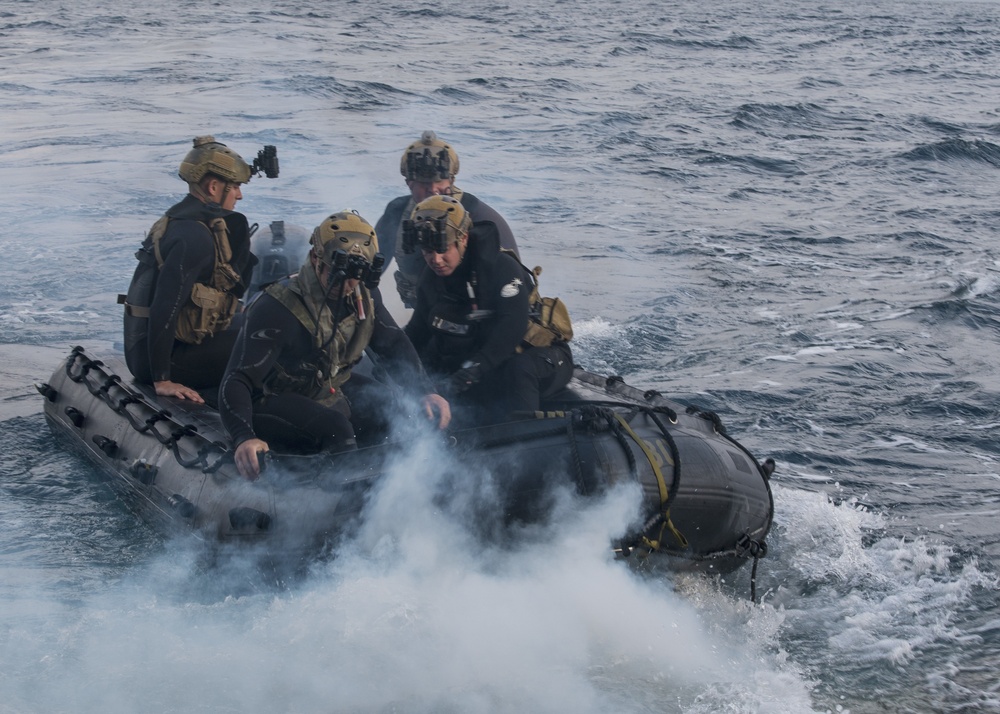 11th MEU Marines conduct CRRC training