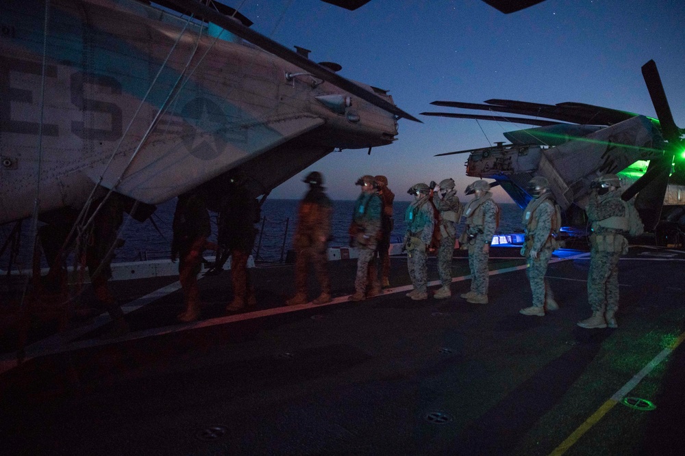BLT 1/1 Conducts Helicopter Off-Load, Dry-Fire Drills Aboard USS Portland