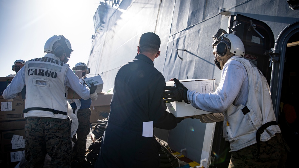 11th MEU, USS Portland Conducts RAS in the Pacific