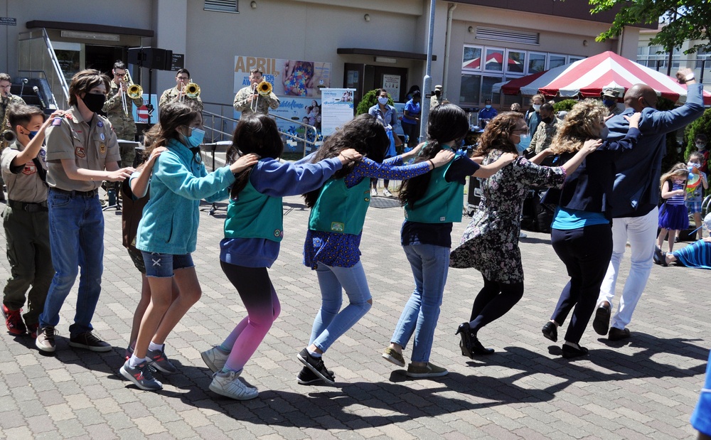 Camp Zama ACS holds pinwheel planting festival to raise child abuse awareness