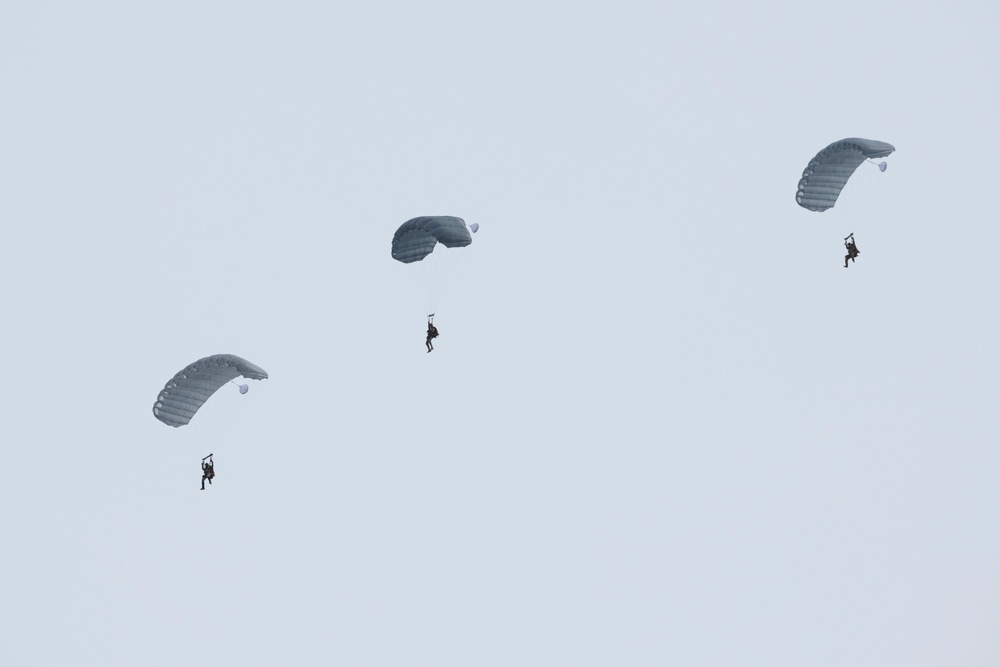 Special Tactics Airmen conduct airborne operations at JBER