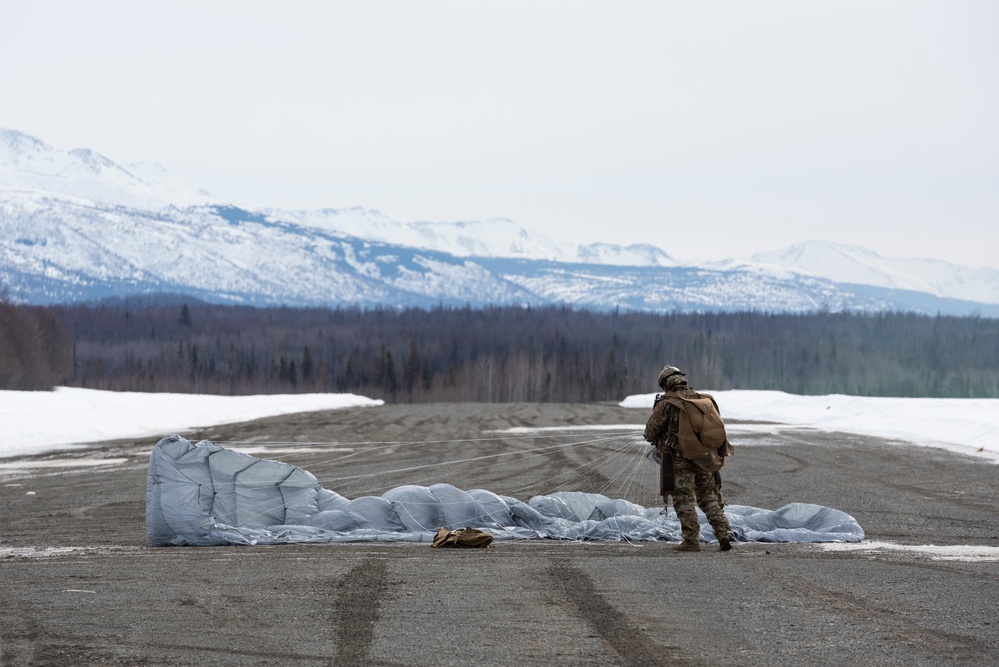 Special Tactics Airmen conduct airborne operations at JBER