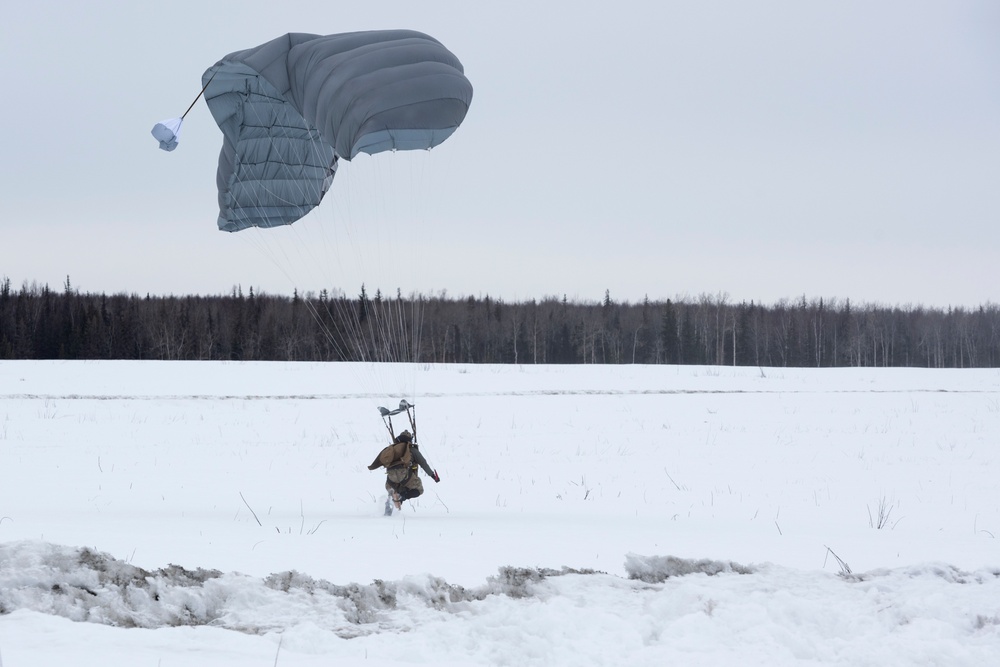 Special Tactics Airmen conduct airborne operations at JBER