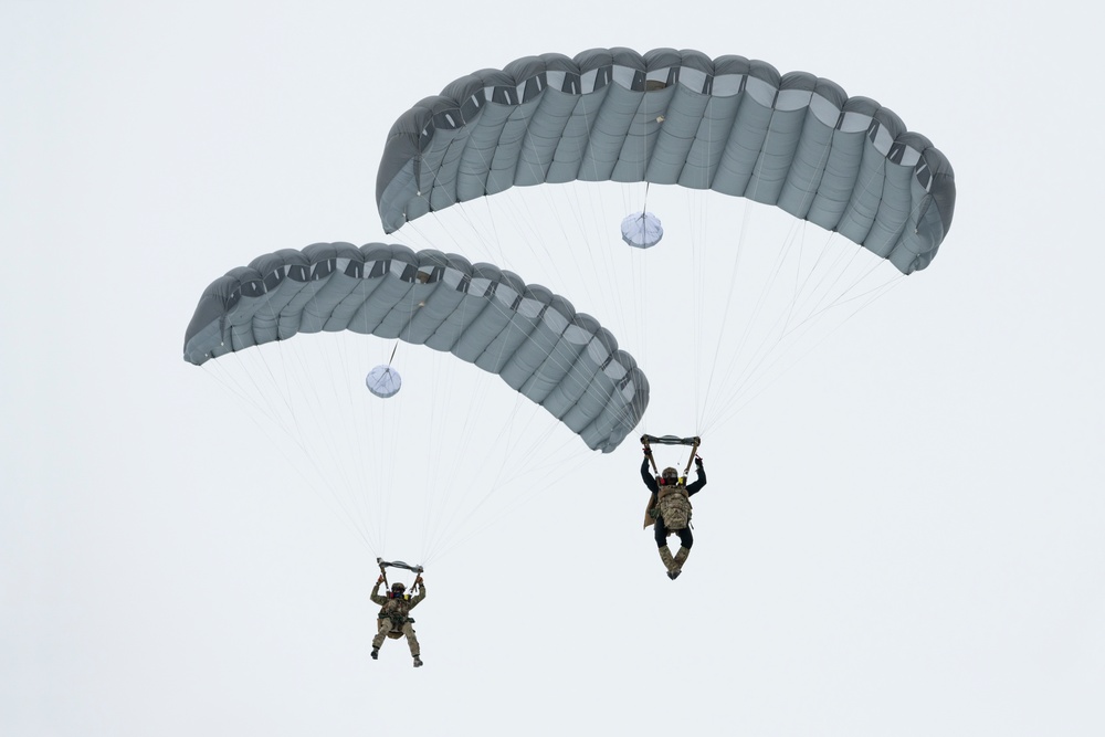 Special Tactics Airmen conduct airborne operations at JBER