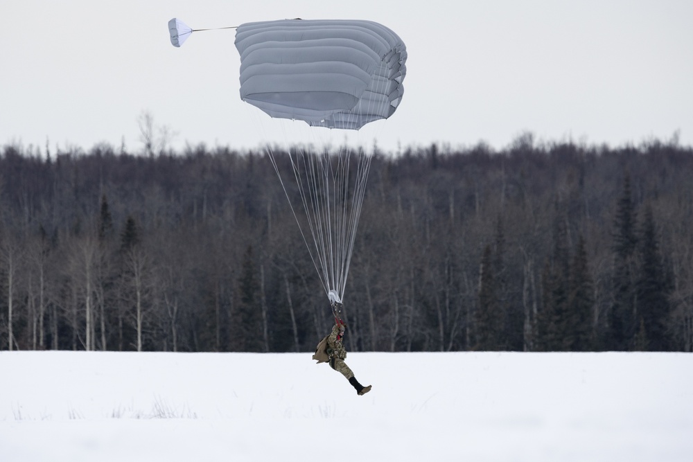 Special Tactics Airmen conduct airborne operations at JBER