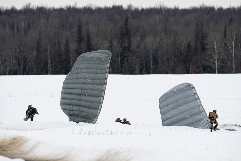 Special Tactics Airmen conduct airborne operations at JBER