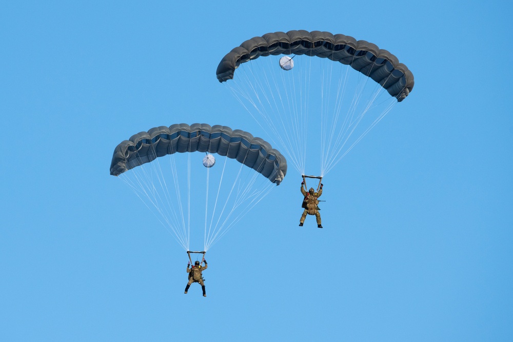 Special Tactics Airmen conduct airborne operations at JBER