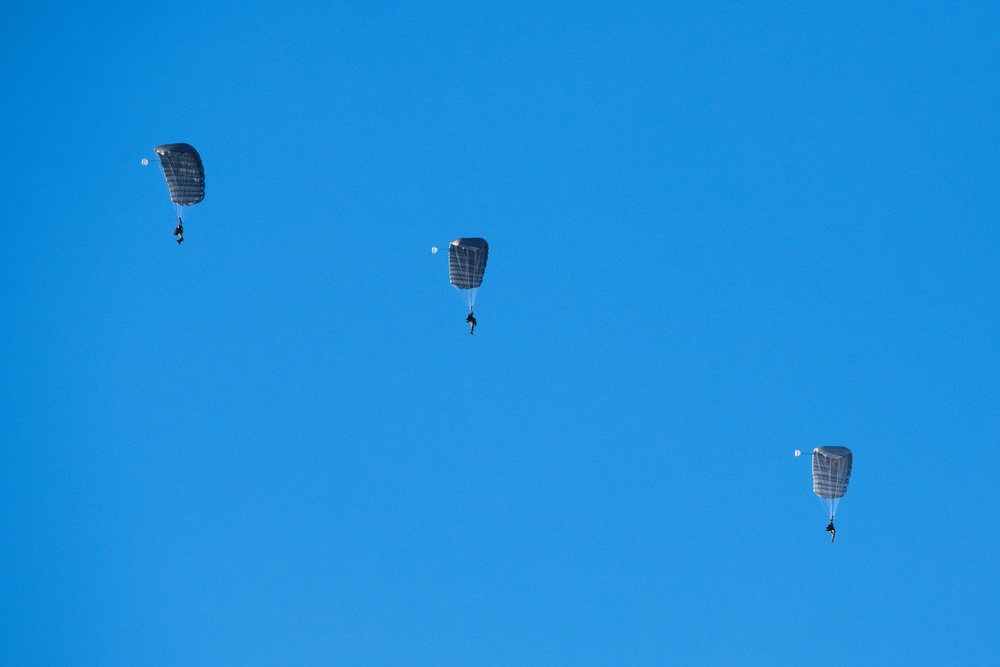 Special Tactics Airmen conduct airborne operations at JBER