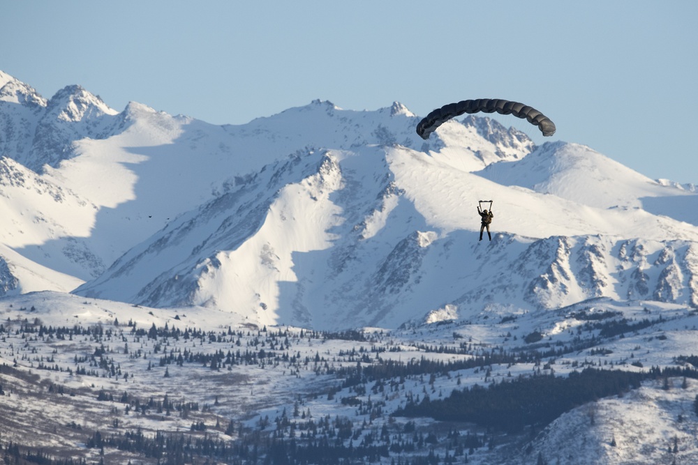 Special Tactics Airmen conduct airborne operations at JBER