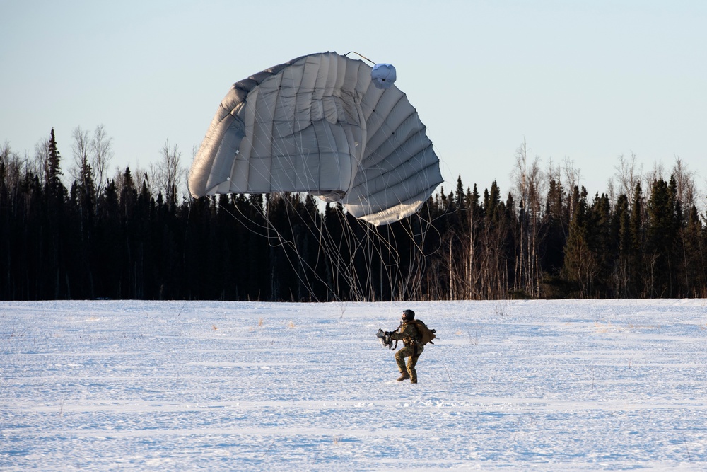 Special Tactics Airmen conduct airborne operations at JBER