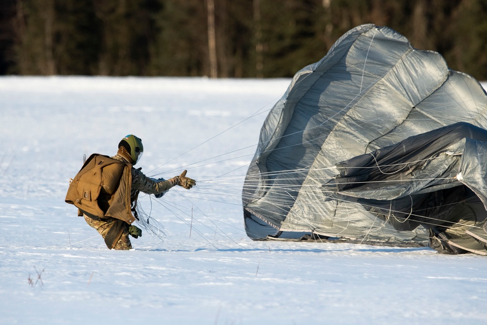 Special Tactics Airmen conduct airborne operations at JBER