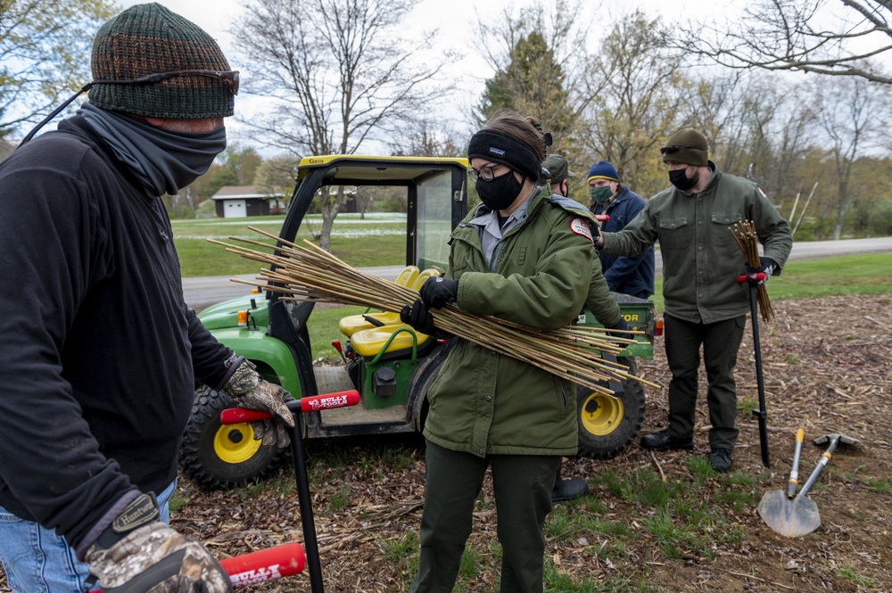 Crooked Creek hosts volunteer tree-planting Earth Day event