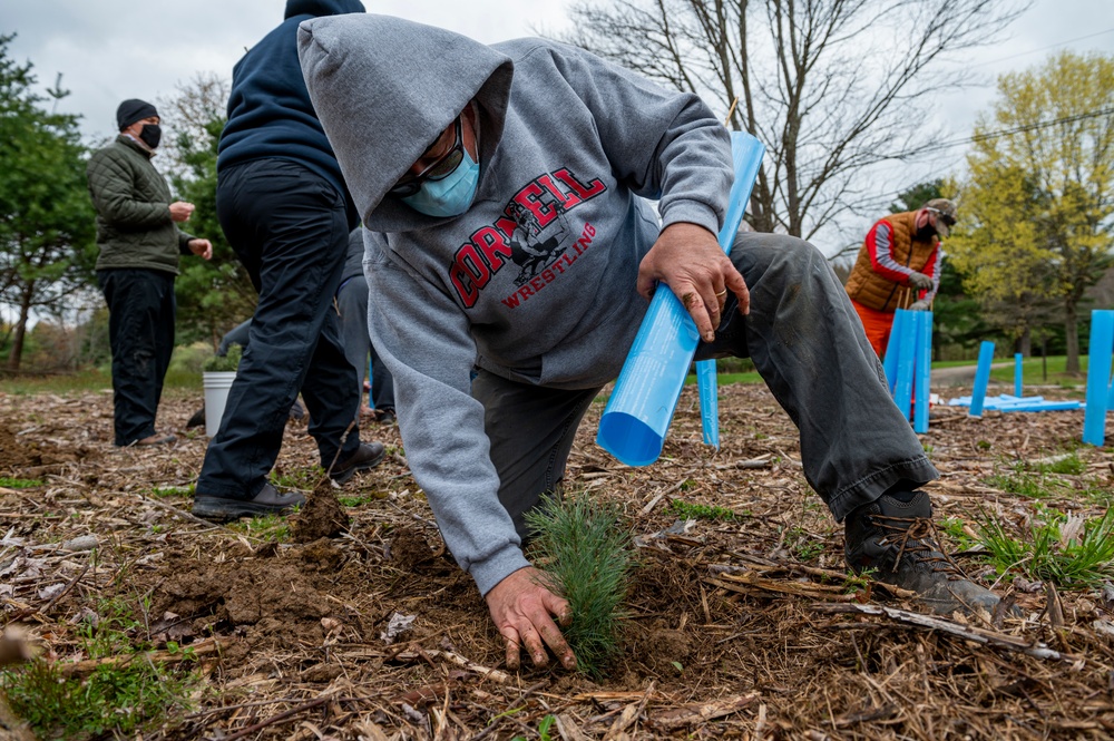 Crooked Creek hosts volunteer tree-planting Earth Day event