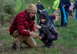 Crooked Creek hosts volunteer tree-planting Earth Day event