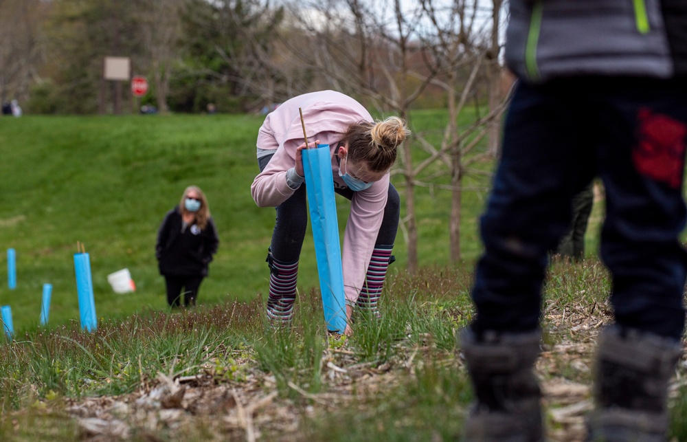 Crooked Creek hosts volunteer tree-planting Earth Day event