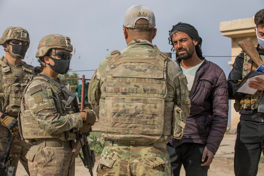 U.S. Army and SDF Visits Local Villages in Syria