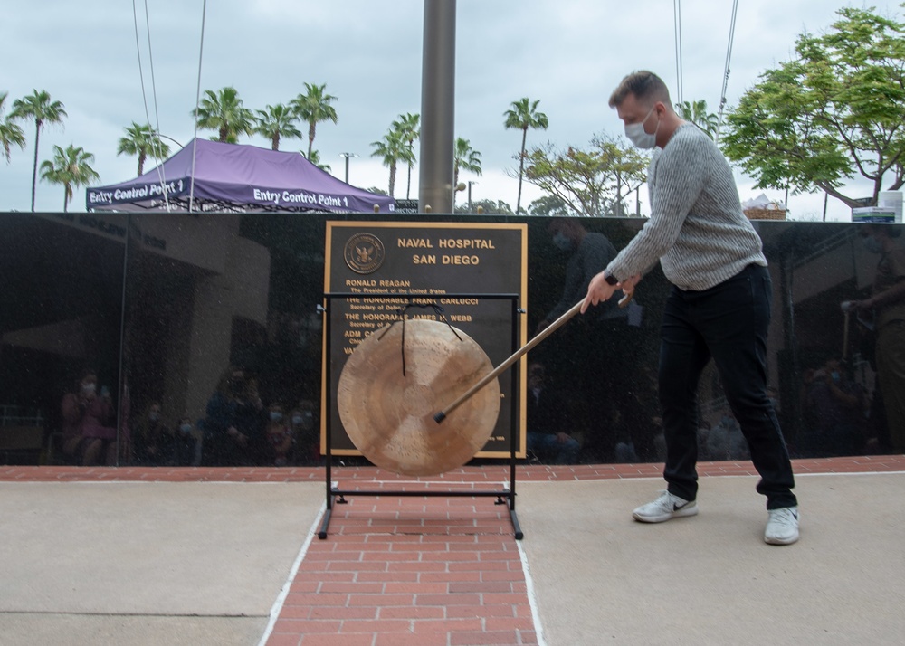 USMC 1st Lt. (Ret.) Micah Weesner Rings the Gong to Celebrate Completing Cancer Treatment