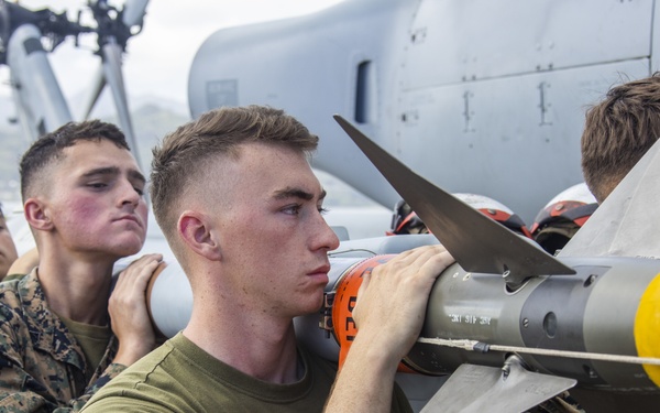 Triple threat: HMLA, VMM, HSM conduct flight training