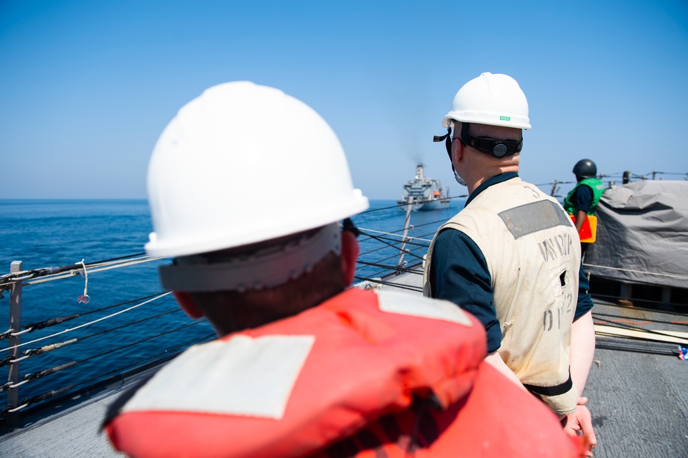 USS MAHAN CONDUCTS RAS