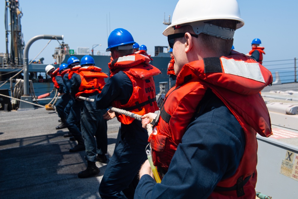 USS MAHAN CONDUCTS RAS