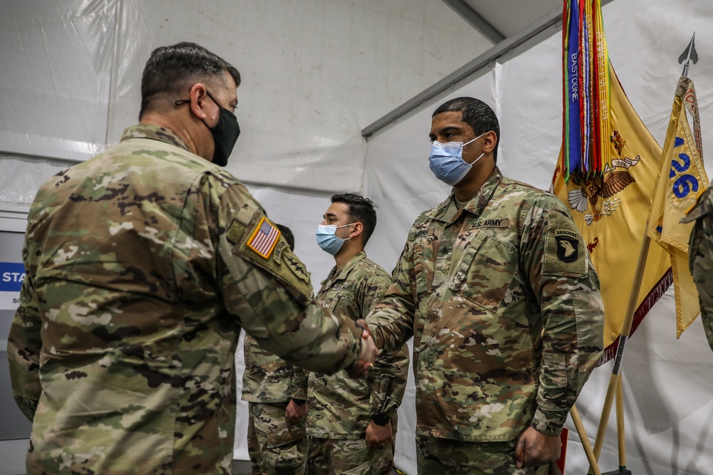 U.S. Army Brigadier General Paul Chauncey, III, Joint Force Land Component Command deputy commanding general visits the United Center COVID-19 Community Vaccination Center, Chicago