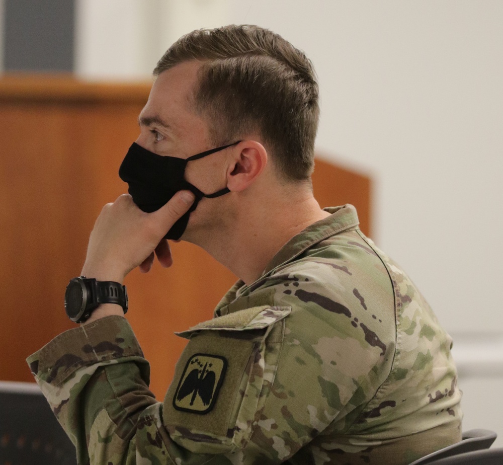 1-229th ARB Hosts Female Mentorship Forum with Boeing Executive