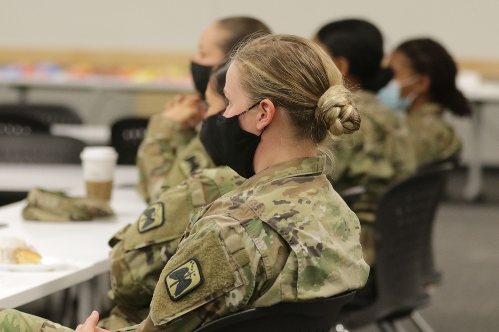 1-229th ARB Hosts Female Mentorship Forum with Boeing Executive