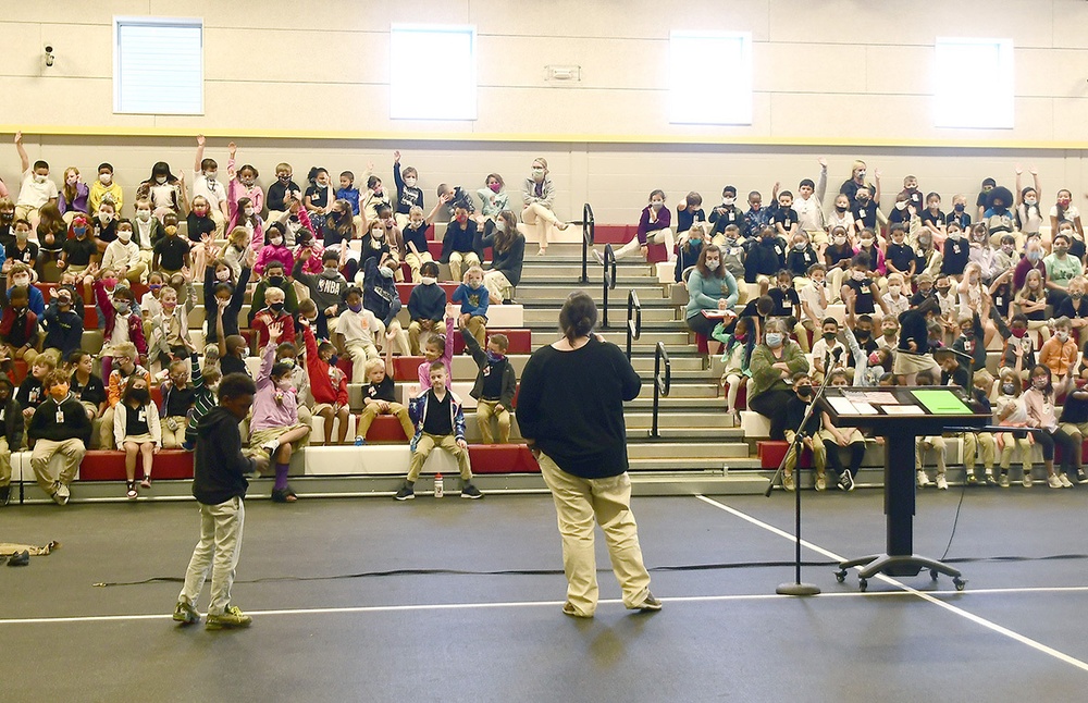 Fort Polk takes part in Parkway Elementary School career day