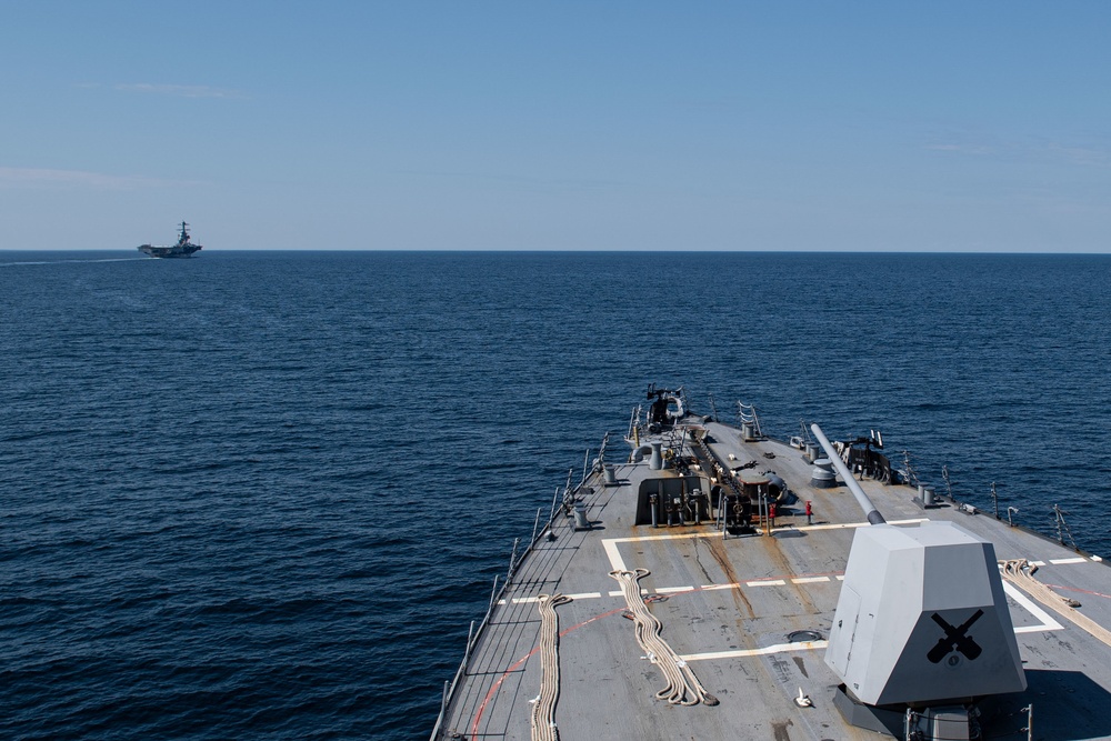 USS Winston S. Churchill (DDG 81) conducts horizon reference unit drills with the aircraft carrier USS Gerald R. Ford (CVN 78).