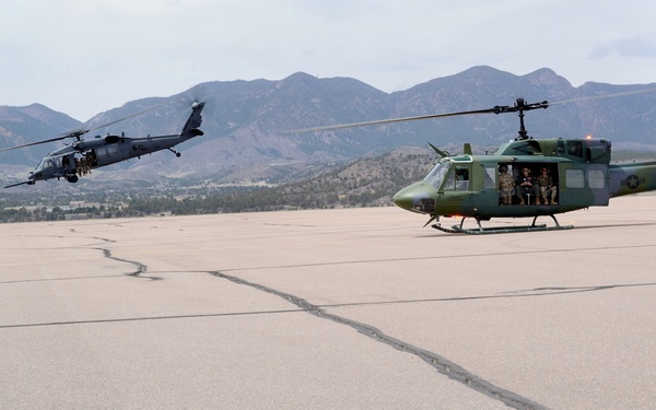 Specops pilots host ‘familiarization flights’ for Academy cadets