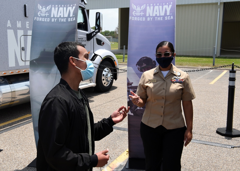 Navy’s Virtual Reality Experience visits Flour Bluff High School during Buc Days