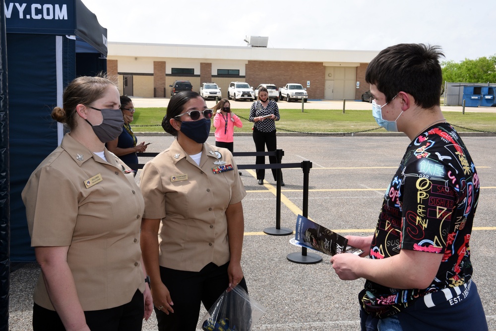 Navy’s Virtual Reality Experience visits Flour Bluff High School during Buc Days