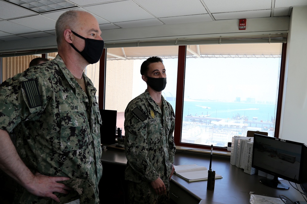 Commander, Navy Region EURAFCENT visits NSA Bahrain