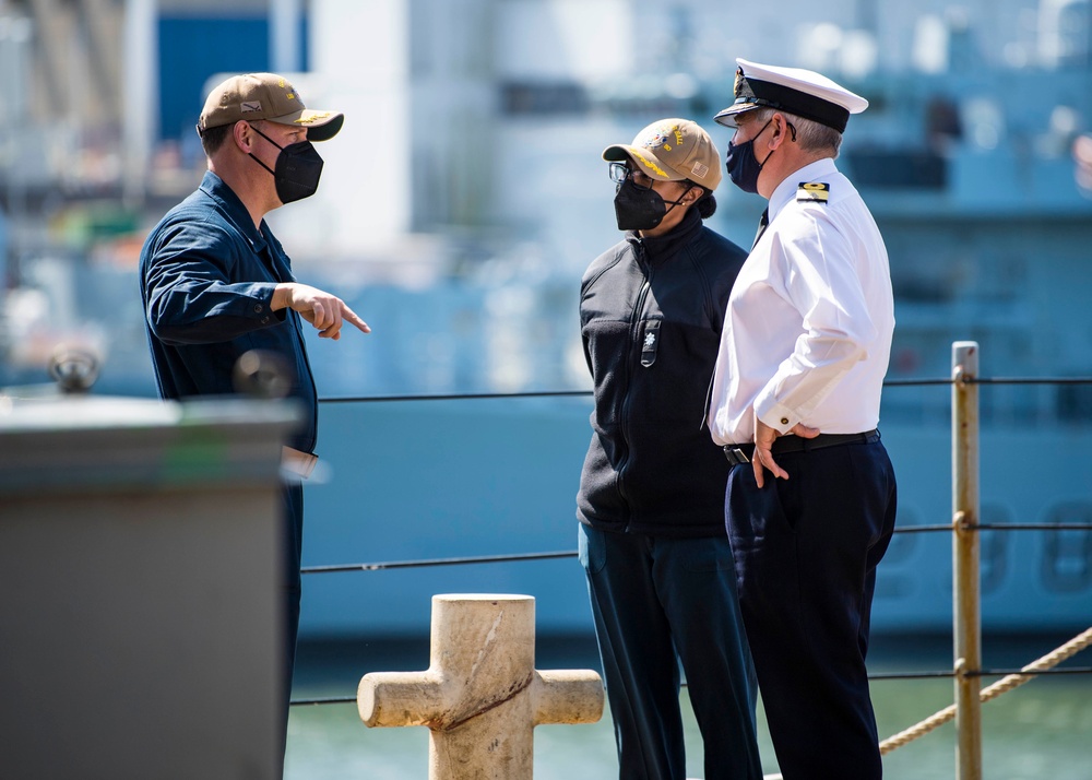 Commander Naval Base Devonport Visits Carter Hall