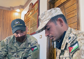 U.S. and Jordanian Soldiers Compare Field Tactics for Desert Warrior 21