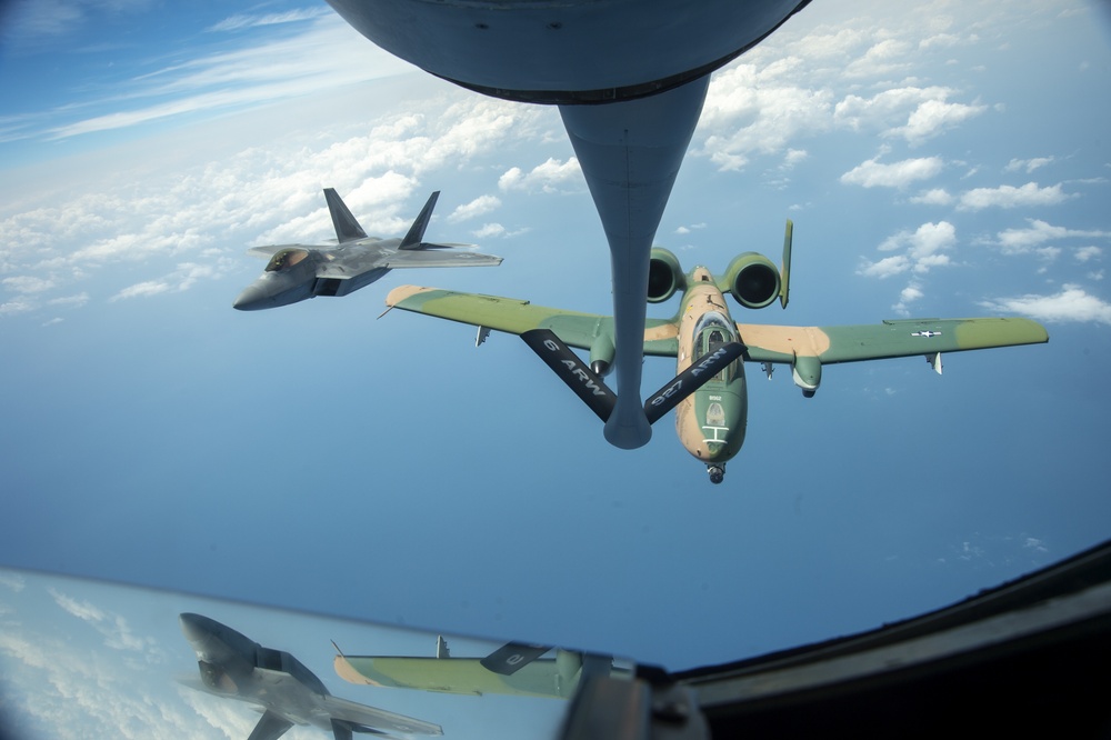 DVIDS Images 91st ARS refuels F22, A10 for Florida air shows