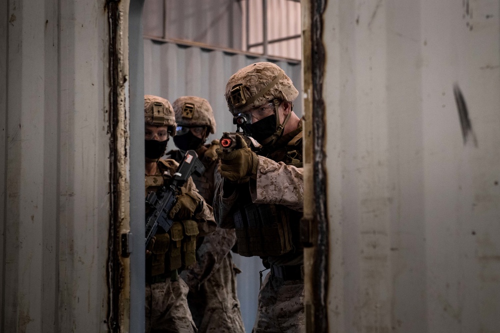 FASTCENT Marines and Navy EOD Techs Conduct IED and CQB Training