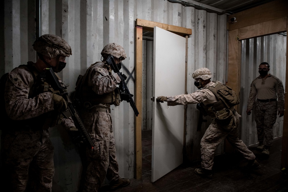 FASTCENT Marines and Navy EOD Techs Conduct IED and CQB Training