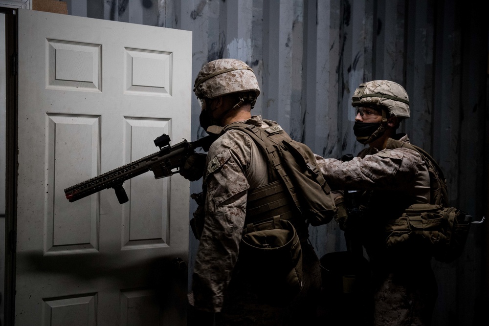 FASTCENT Marines and Navy EOD Techs Conduct IED and CQB Training